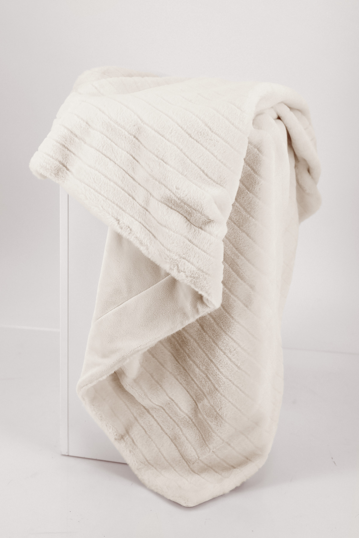 Deka z kožušiny Monari