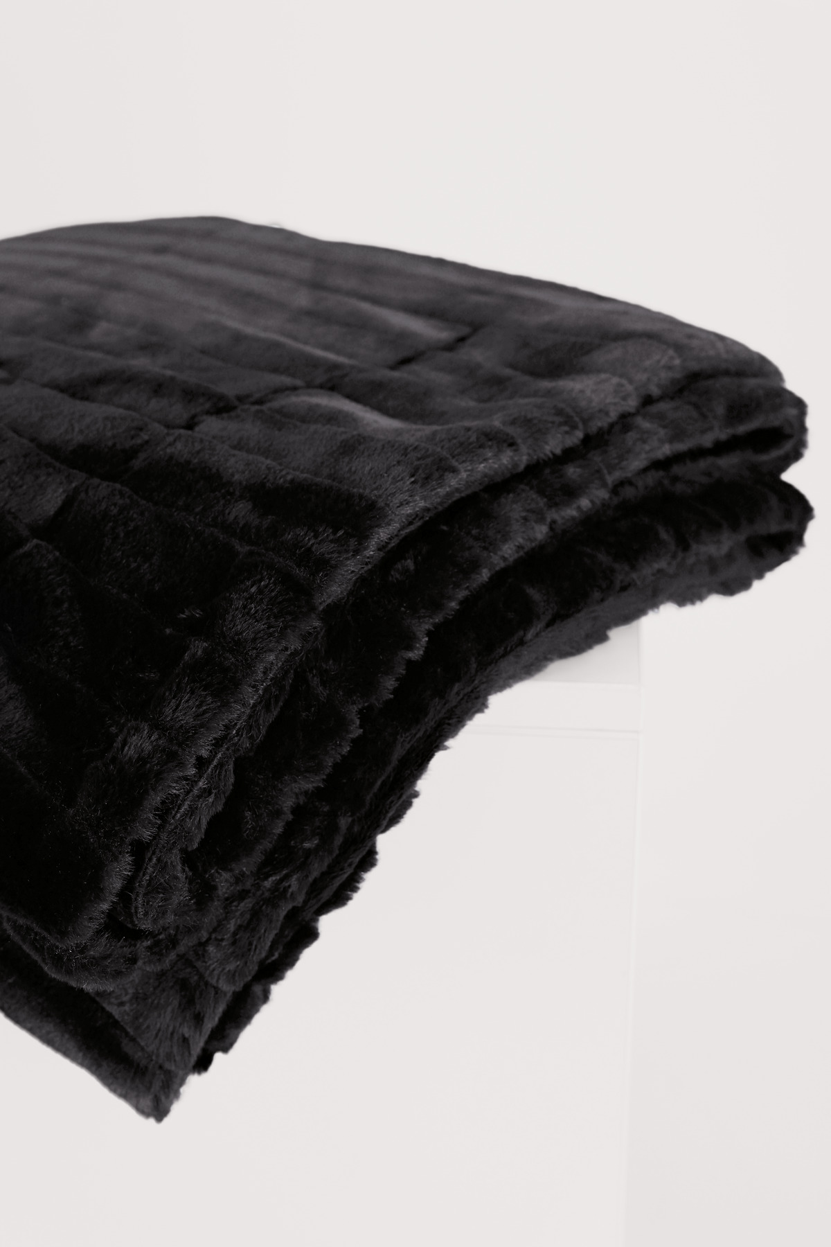 Deka z kožušiny Monari