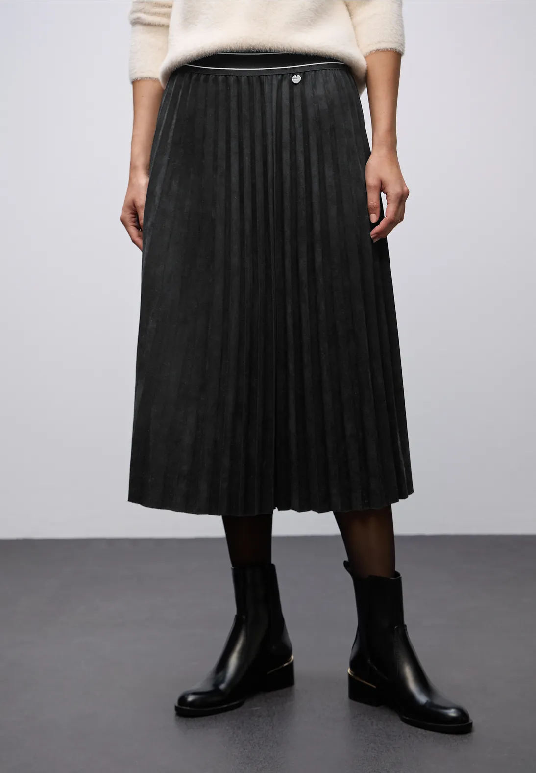 Sukňa čierna Street One