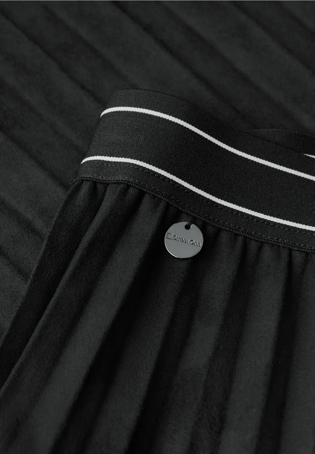 Sukňa čierna Street One